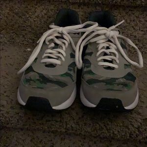 Green and grey Nike Air Max 1’s in good condition